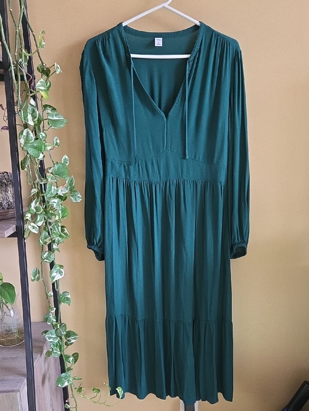 Long Sleeve V-Neck Tiered Dress in Emerald Green
